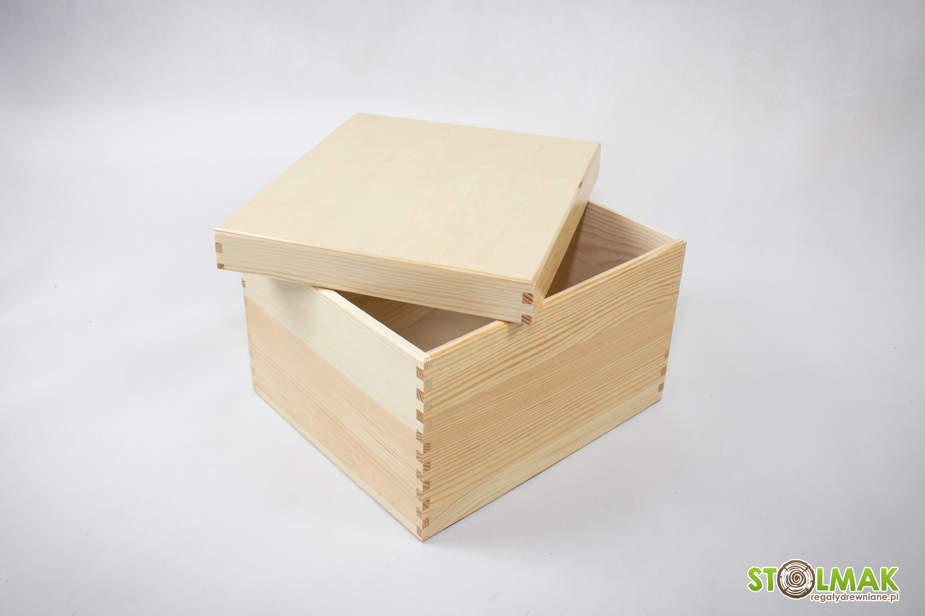 Lacquered box with lid 320x280x230